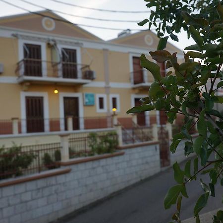 Villa Pinotsi Sými Buitenkant foto