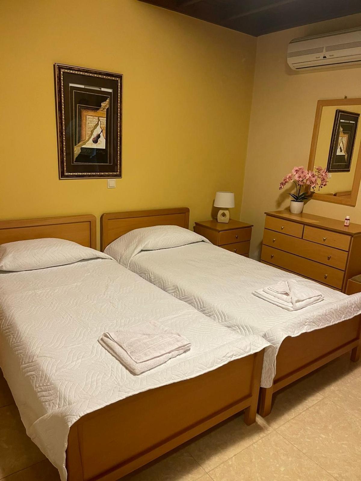 Villa Pinotsi Sými Buitenkant foto