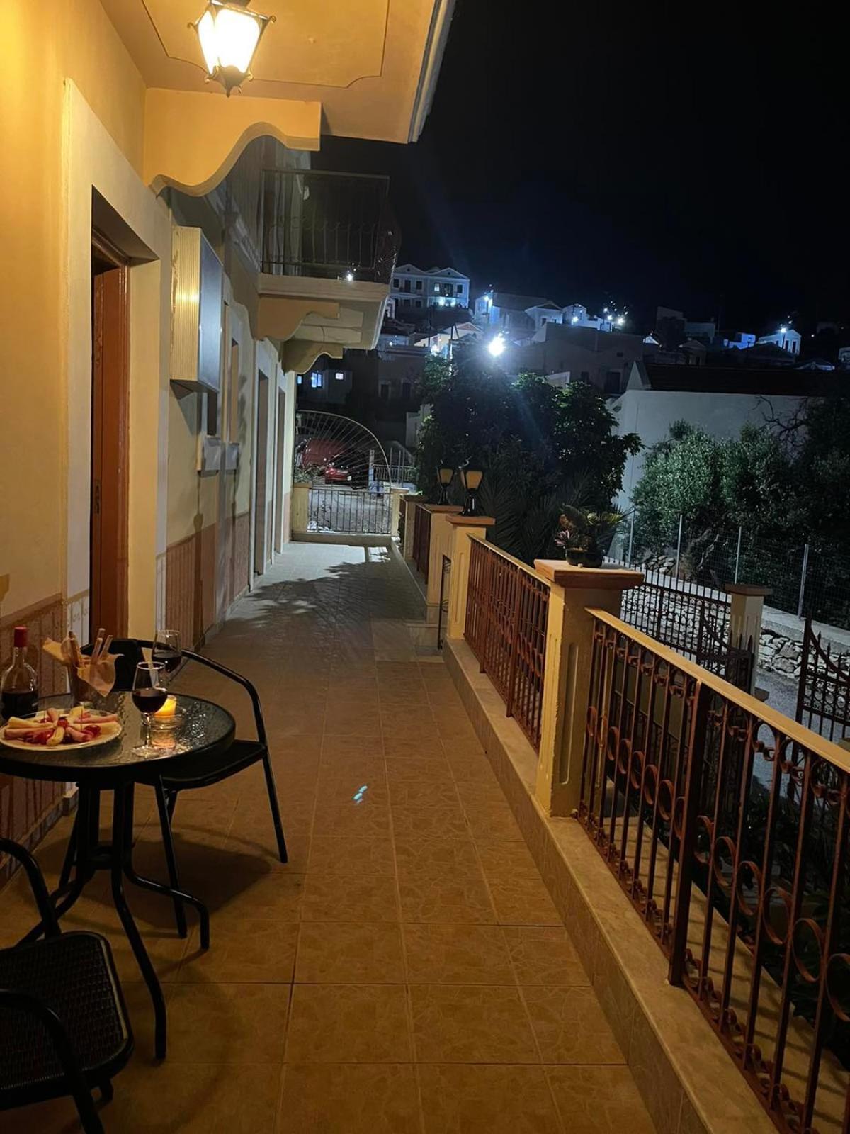 Villa Pinotsi Sými Buitenkant foto