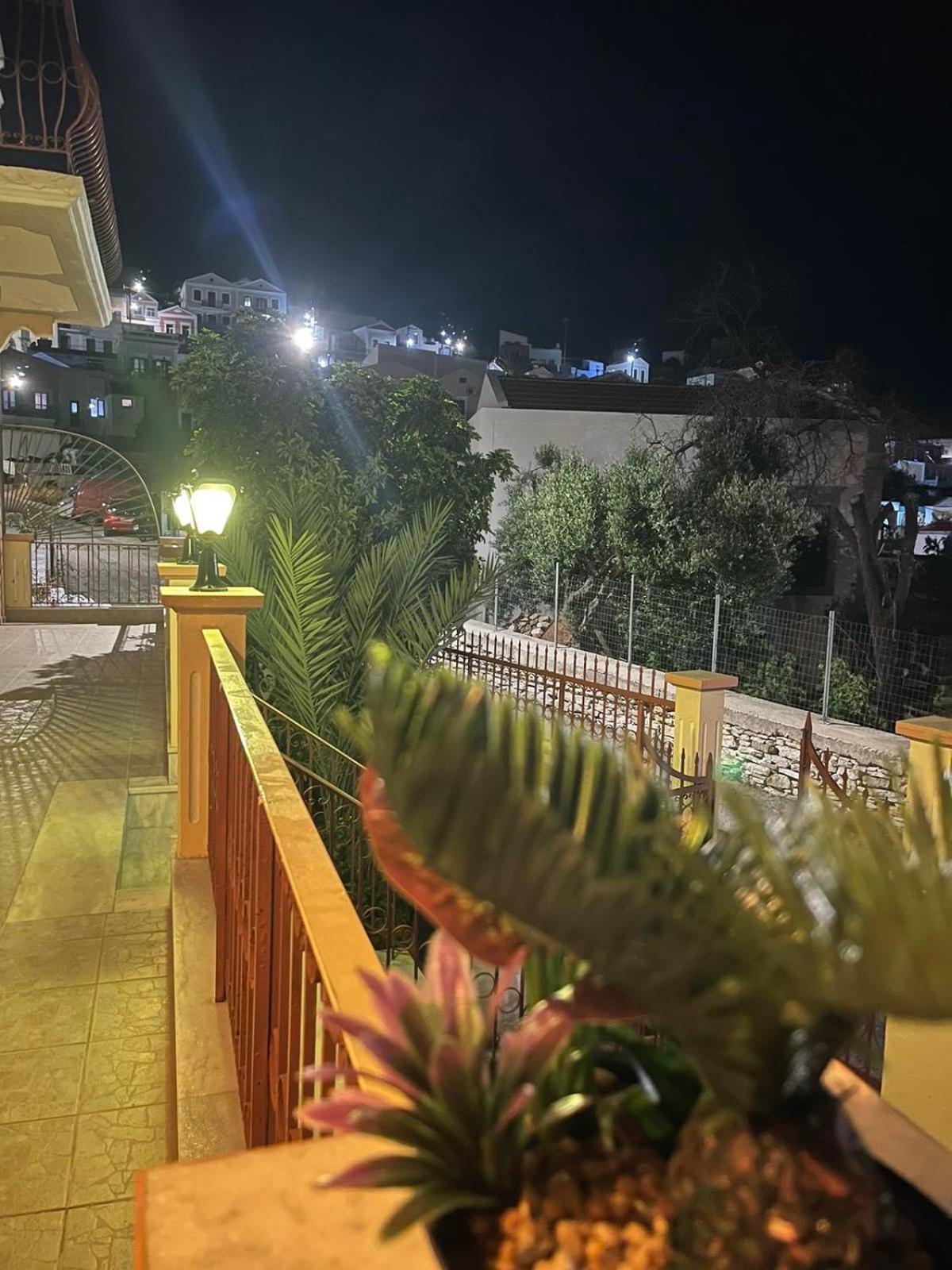 Villa Pinotsi Sými Buitenkant foto