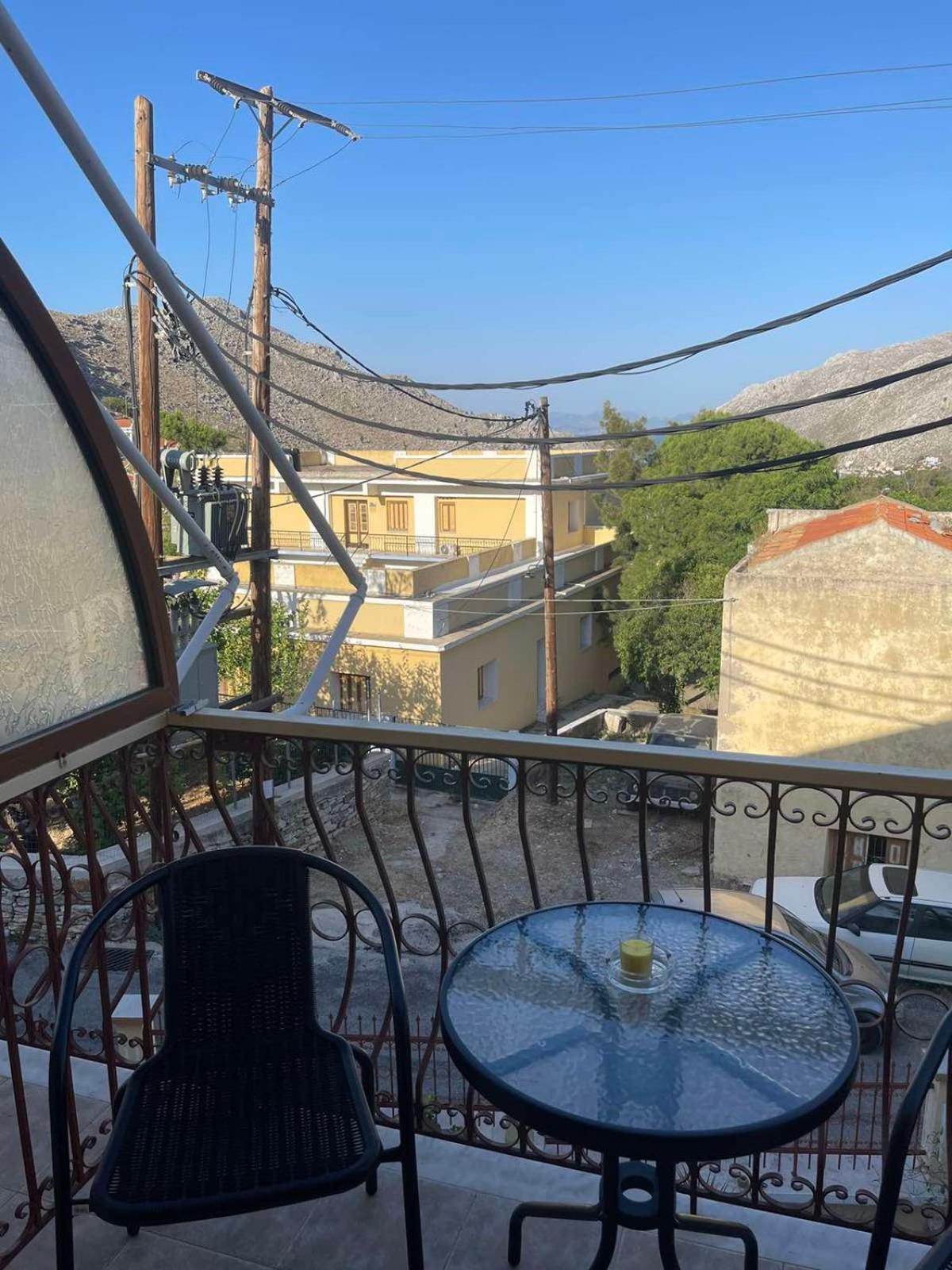 Villa Pinotsi Sými Buitenkant foto