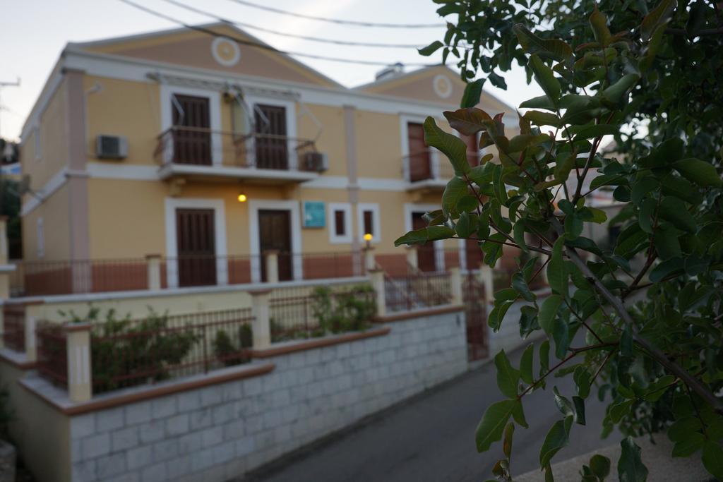 Villa Pinotsi Sými Buitenkant foto