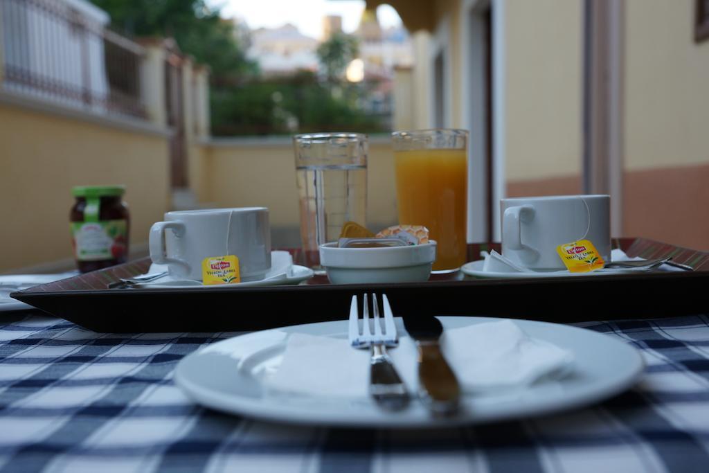 Villa Pinotsi Sými Buitenkant foto